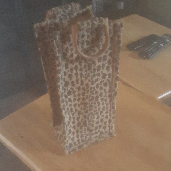 Cheetah wine bottle holder/carrier - Picture 2 of 5